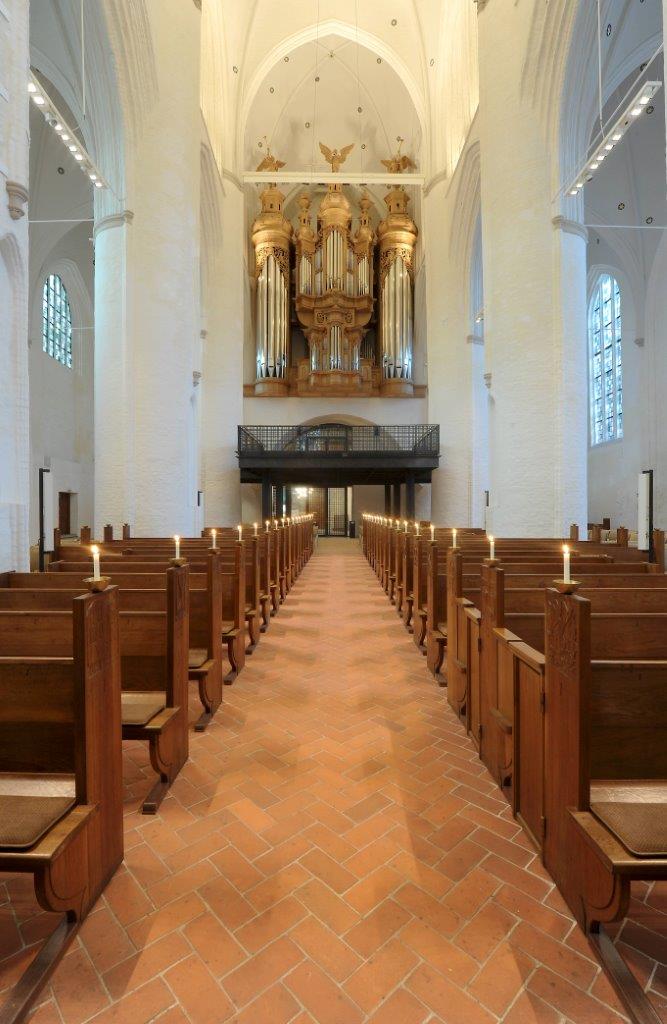 Foto St. Katharinen innen, Blick Richtung Orgel